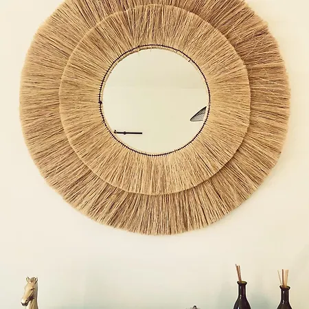 Maison Au Milieu Des Chevaux